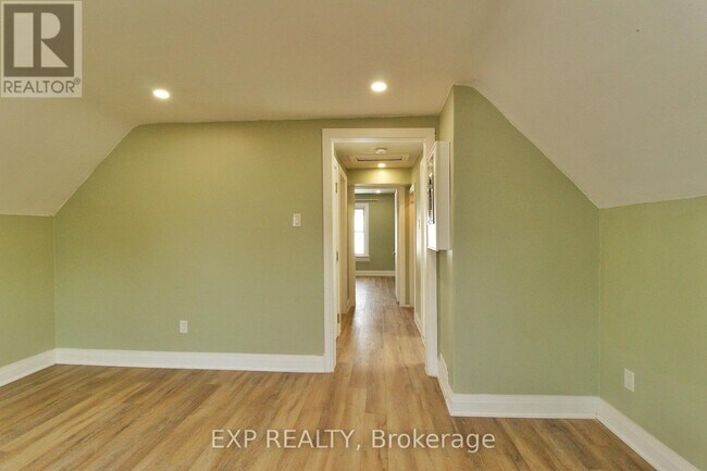 Photo du bâtiment - 1243 Langmuir Ave