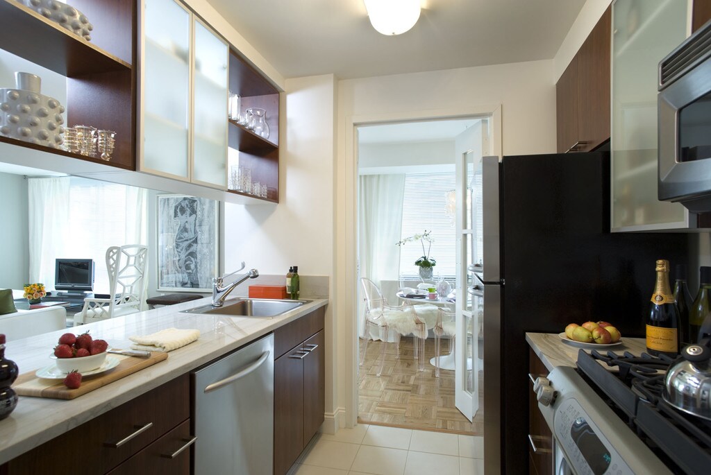 Foto principal - 216 E 96th St