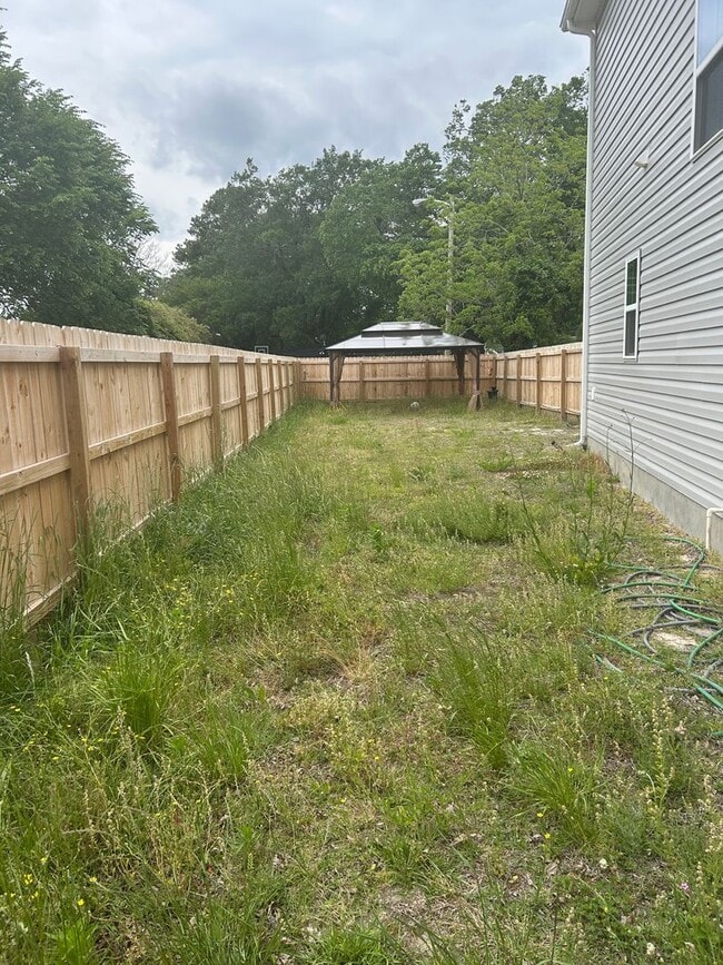 Building Photo - 1103 Peartree Rd