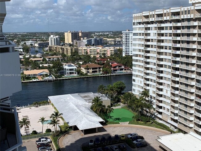 Foto del edificio - 1985 S Ocean Dr