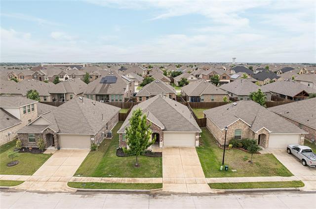Building Photo - 903 Spruce Ln