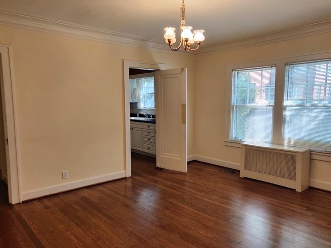 Building Photo - 1108 W 49th St