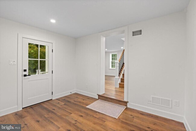 Foto del edificio - 1121 Deer Run Rd