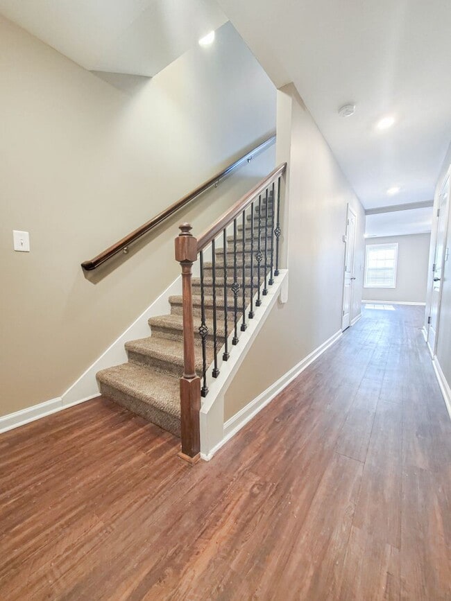 Foto del edificio - Two Bedroom with Garage on Exit 11!