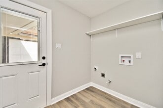 Building Photo - 2035 Round Spring Dr