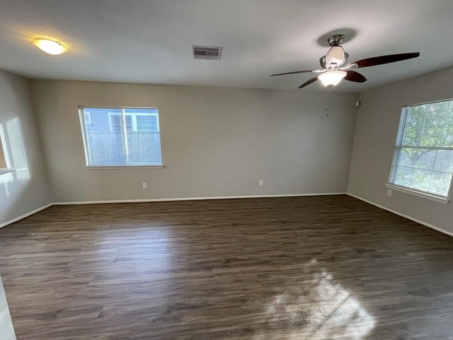 Foto del edificio - 1603 Nichole Woods Dr