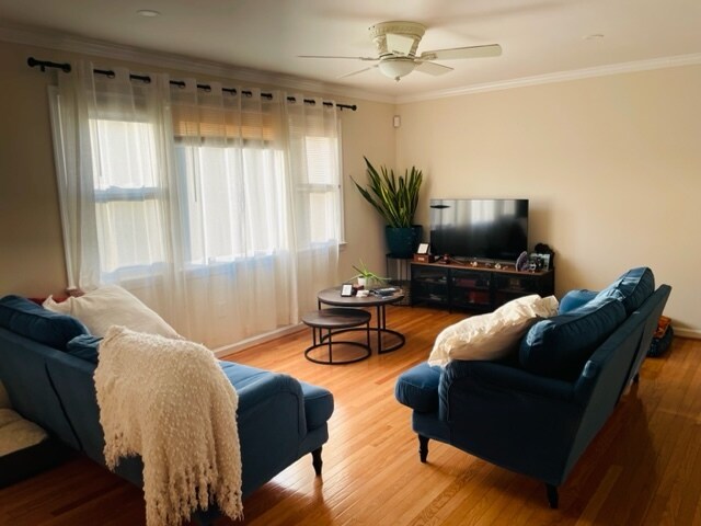 Sala de estar en planta superior - 5 Serene Ct