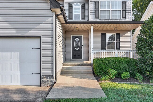 Building Photo - 566 Falkland Cir