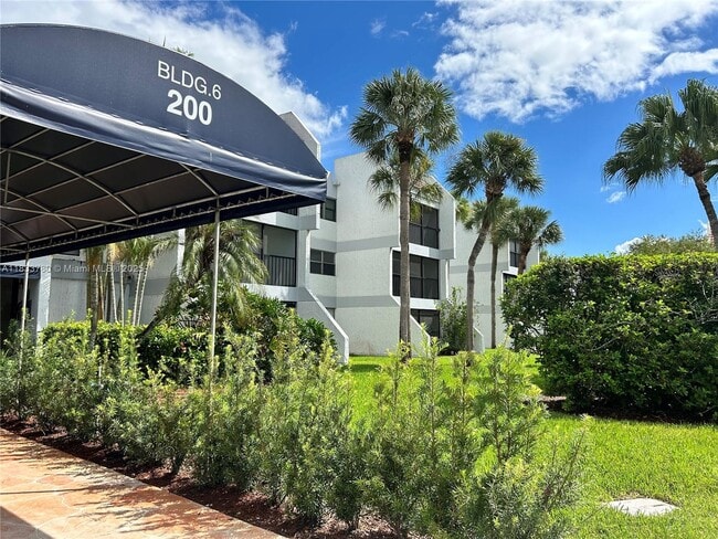 Foto del edificio - 200 Lakeview Dr