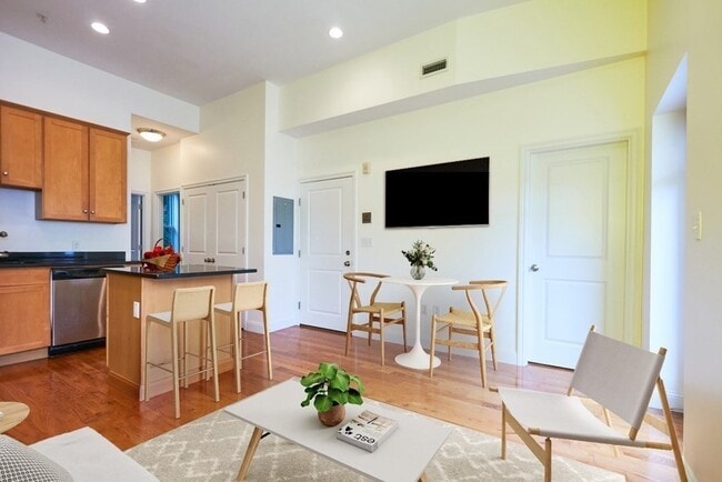 Building Photo - 53 E Springfield St