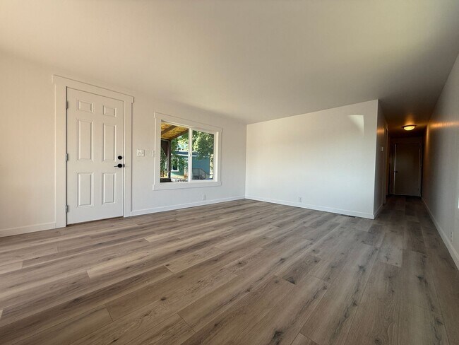 Building Photo - SCHEDULE A TOUR TODAY TO VIEW THIS NEWLY R...