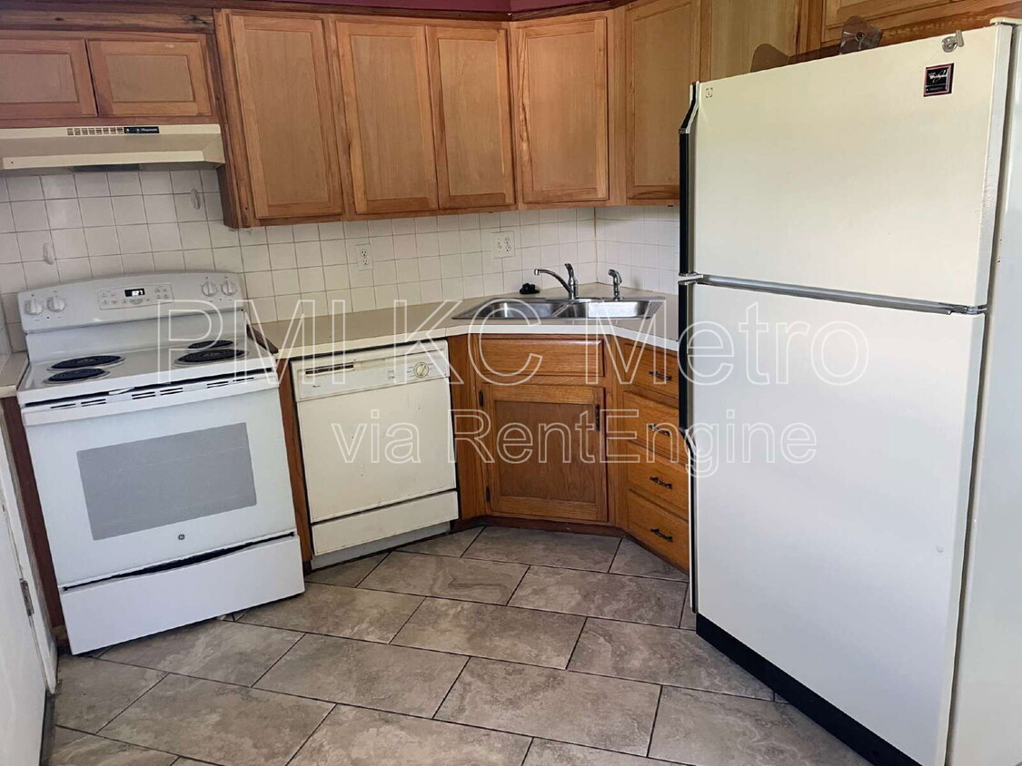 Primary Photo - 103 E Sunrise Dr