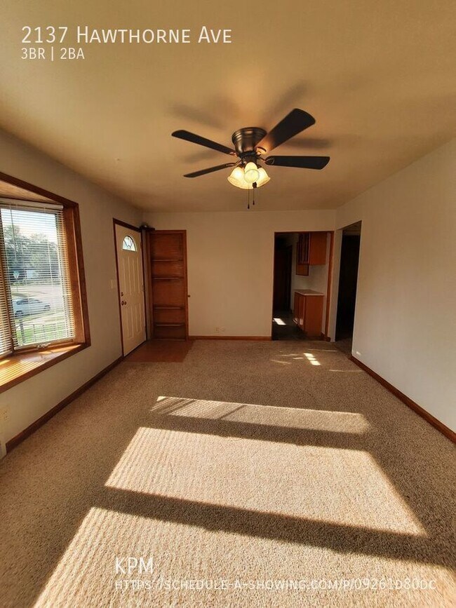 Building Photo - 3 BEDROOM | 2 BATH | GARAGE | FENCED YARD ...