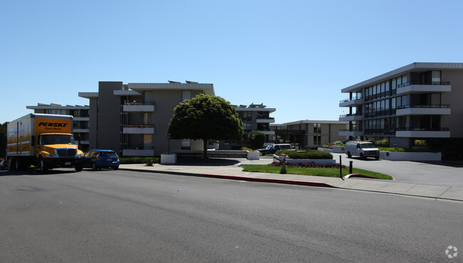 Building Photo - Skyline Terrace