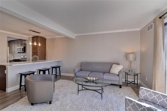 Building Photo - 211 Brookside Ln