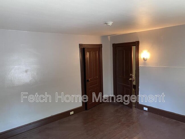 Building Photo - 722 E King St