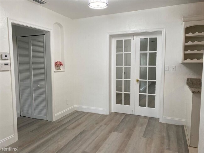 Foto del edificio - 2 br, 2 bath House - 1016 NE 4th St