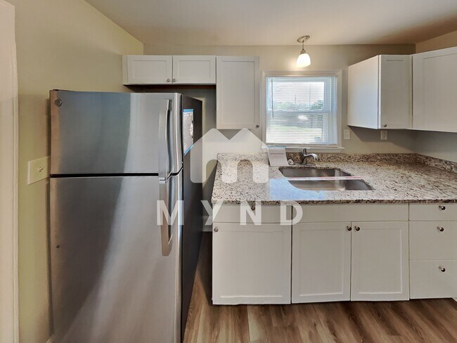 Building Photo - 4826 Holbrook Dr