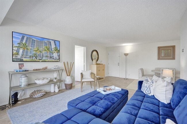 Building Photo - 2841 N Ocean Blvd