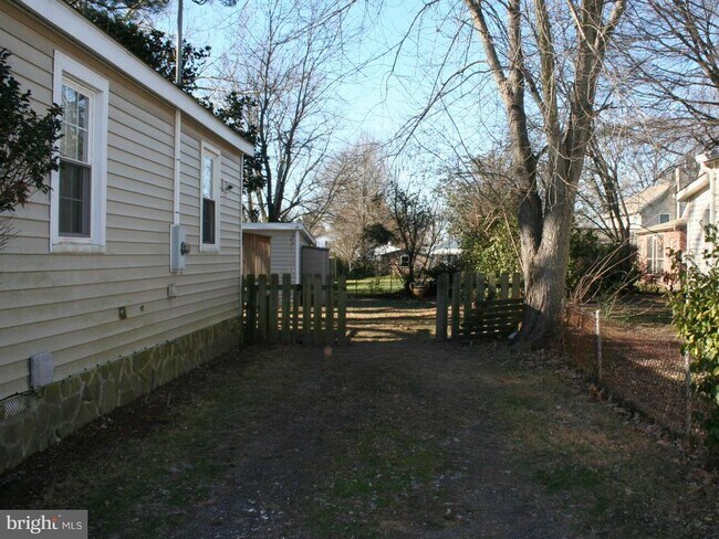 Foto del edificio - 809 Bancroft Ave