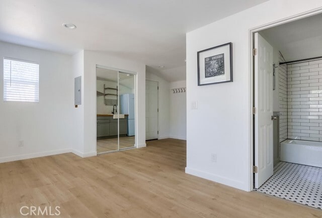 Foto del edificio - 554 S Lemon St