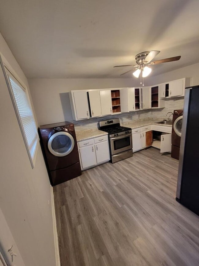 Foto del edificio - Jefferson Park Gem (2 Bedroom Available Now)