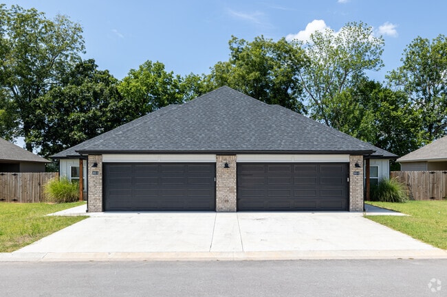 Building Photo - Farmington Hills Duplexes