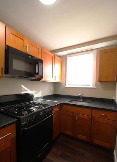 Building Photo - 402 N 64th St