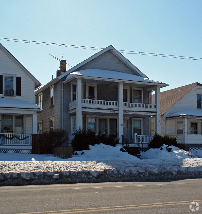 Building Photo - 1127 W Erie Ave