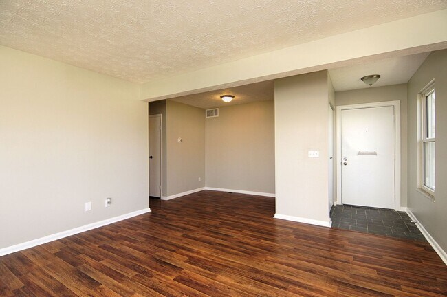 Foto del edificio - Parkridge Court Apartments - Newly Renovated - Washer & Dryer Hookups