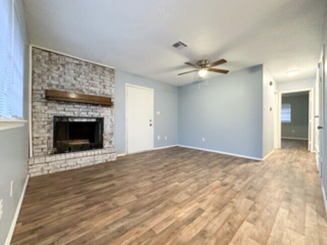 Foto del edificio - 6619 NW Denver Ave