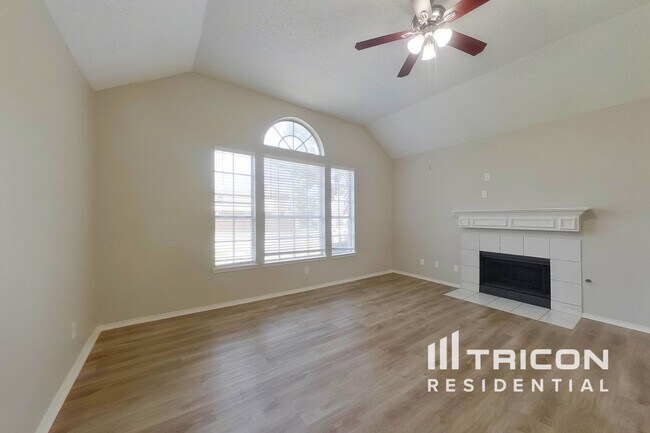 Foto del edificio - 589 Continental Dr