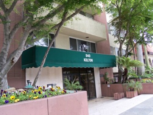 Building Photo - 540 Kelton Ave