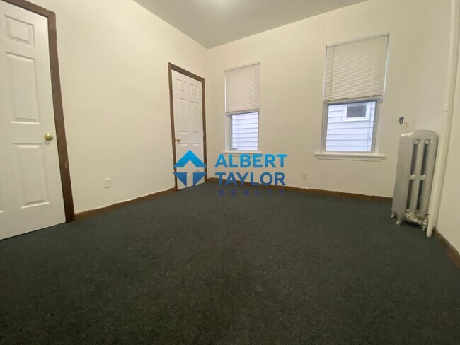 Foto del edificio - 10 Parker Hill Ave