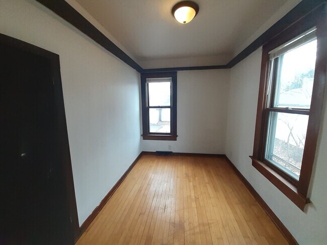 Building Photo - 1536 Cedar St