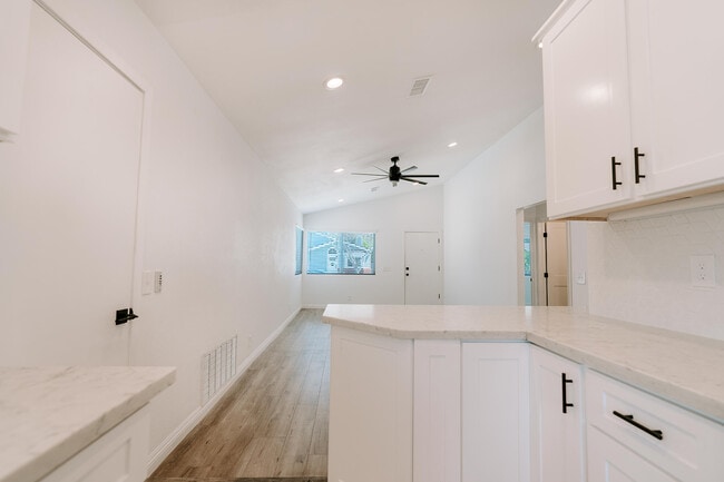 Building Photo - 2073 Waterbury