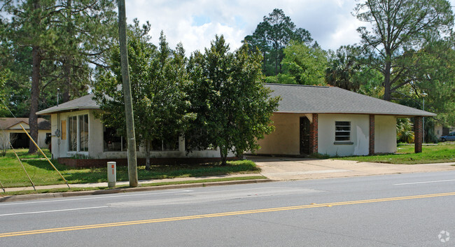 Building Photo - 850 N Jefferson St