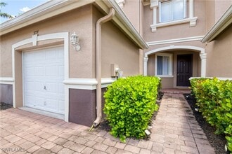 Building Photo - 9774 Roundstone Cir