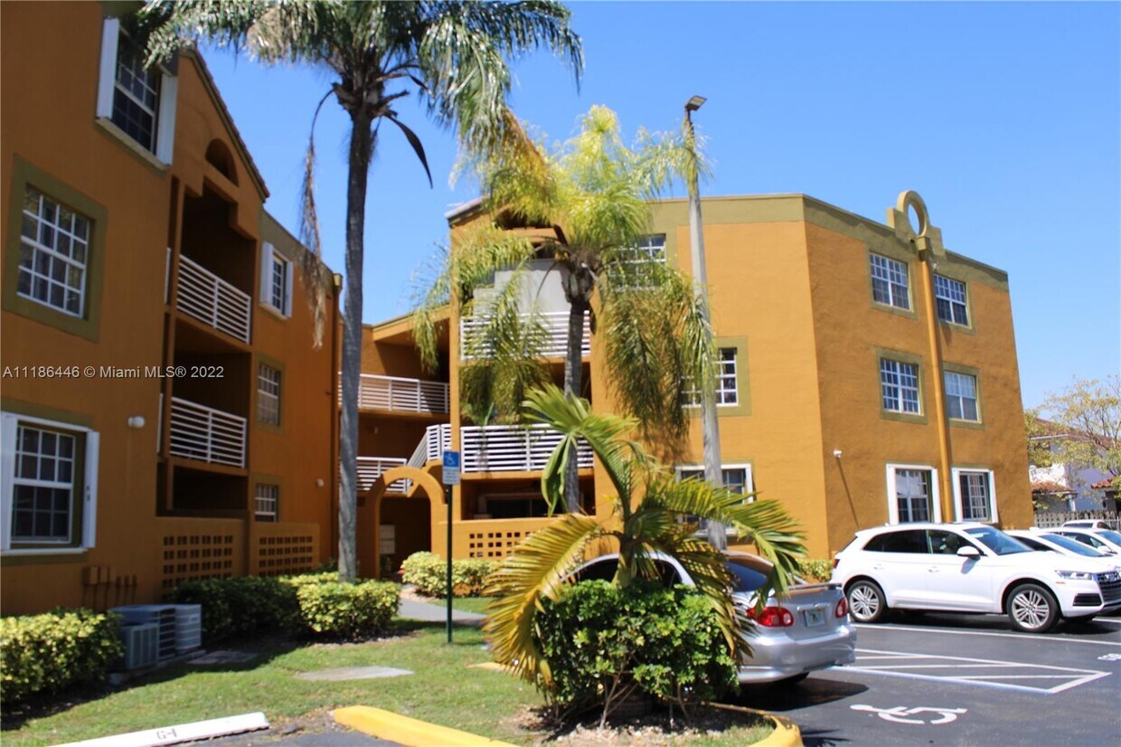 9735 Fontainebleau Blvd Unit G210, Miami, FL 33172 Condo for Rent in