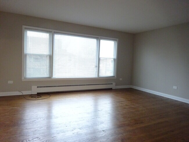 Foto del edificio - 5857 W Montrose Ave