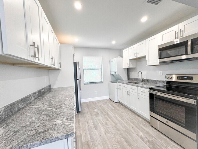 Building Photo - 1319 Douglass Ave