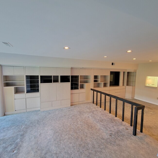 Building Photo - 10 Centennial Ridge Dr