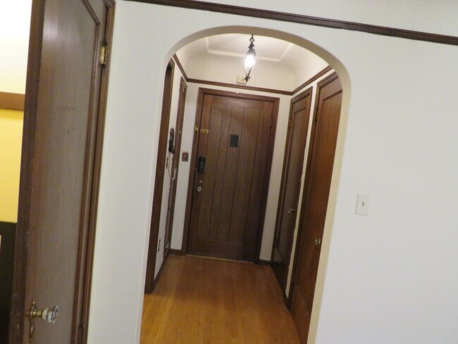 Building Photo - Capitol Hill Charming Studio!!