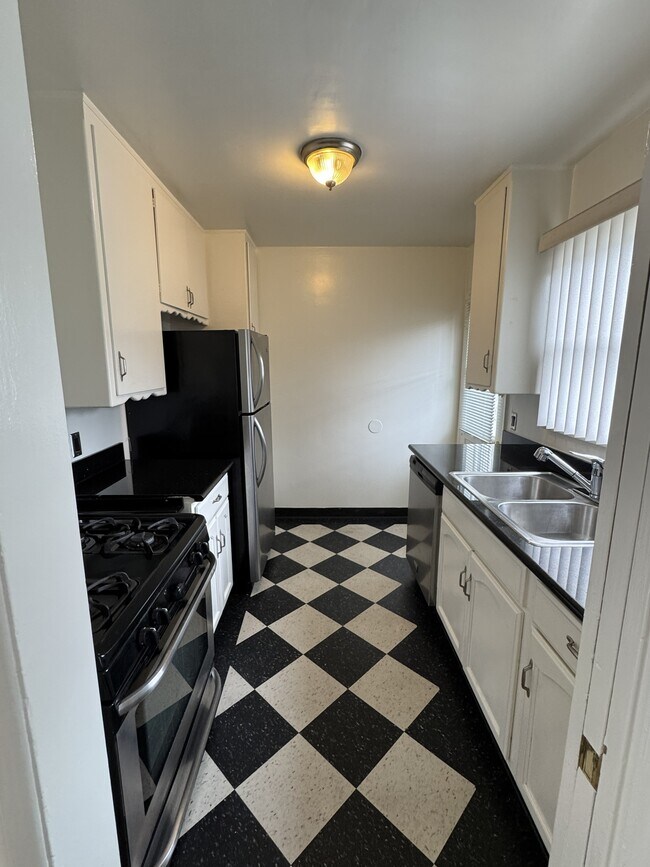 Foto del edificio - 4935-4941 Whitsett Ave