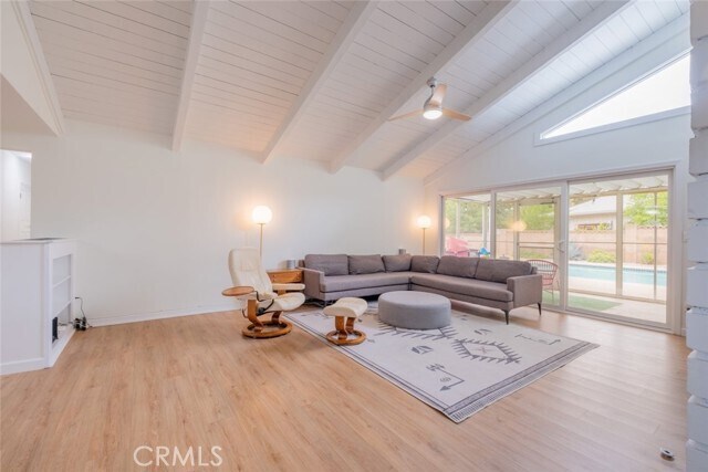 Foto del edificio - 23100 Mulholland Dr