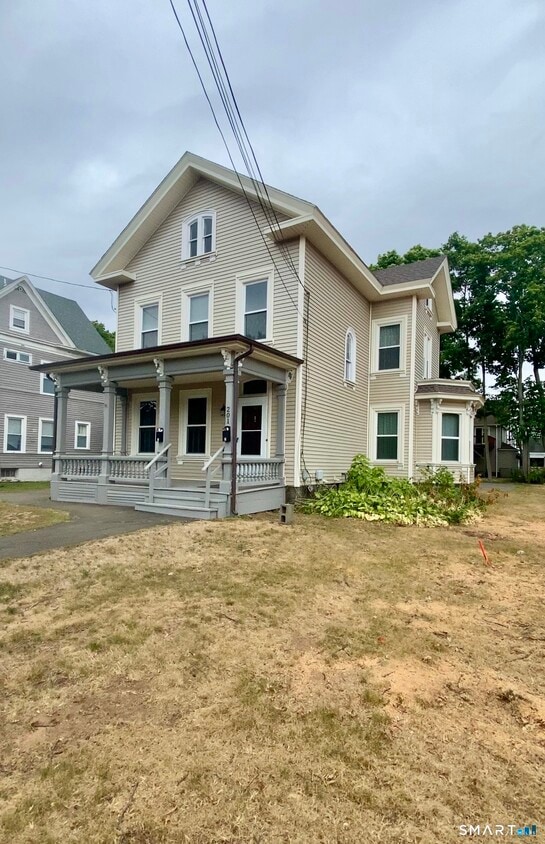 Building Photo - 201 Center St