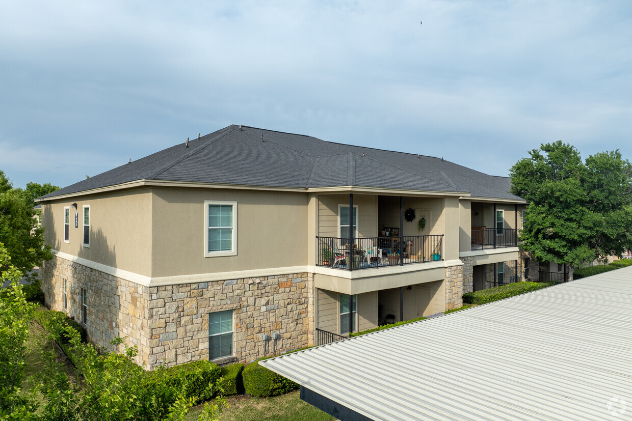 Primario - Montrose Place Apartments