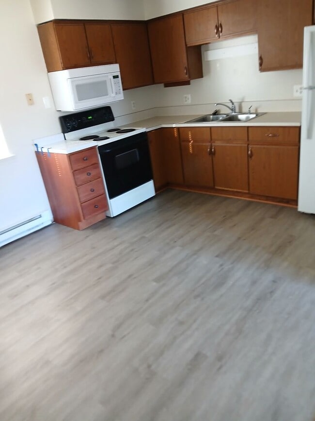 Photo - RANCH STYLE 3 BEDROOM DUPLEX FOR LEASE Townhome