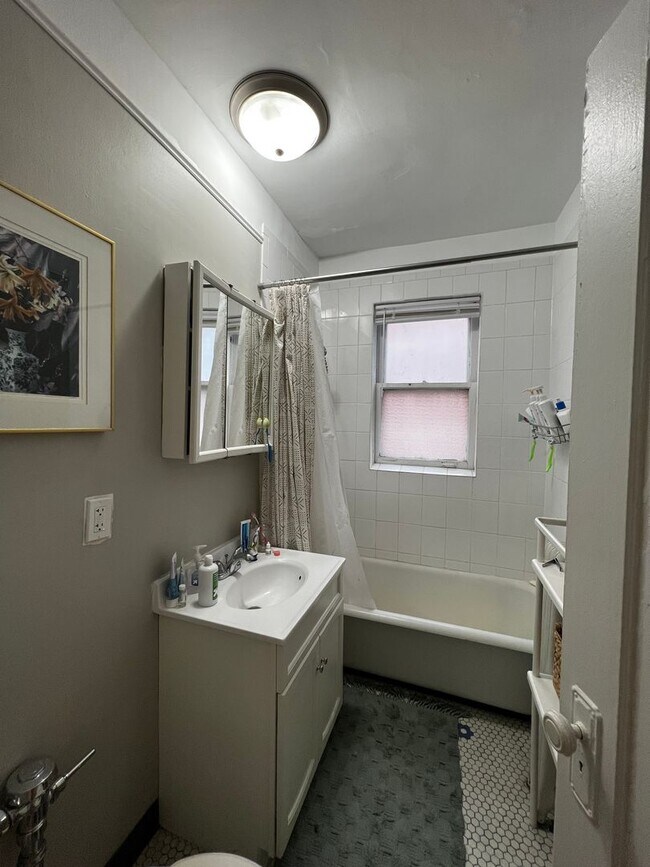 Foto del edificio - 1056 W Cornelia Ave