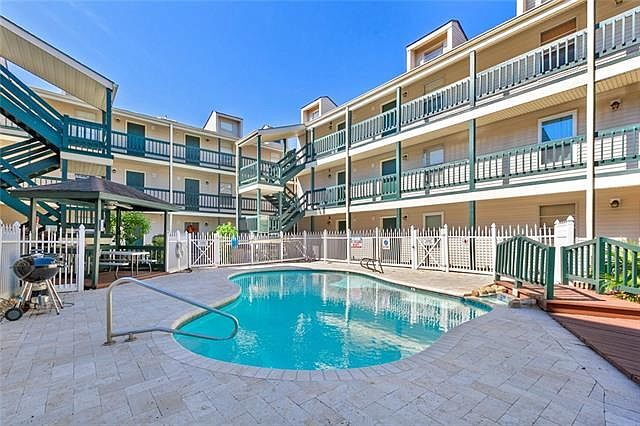 Building Photo - 2330 Edenborn Ave